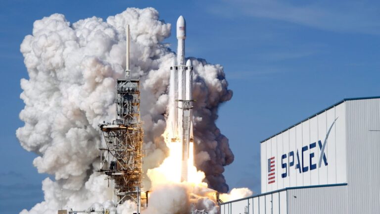 Pensiunan Inggris dan dampak IPO SpaceX pada investasi mereka