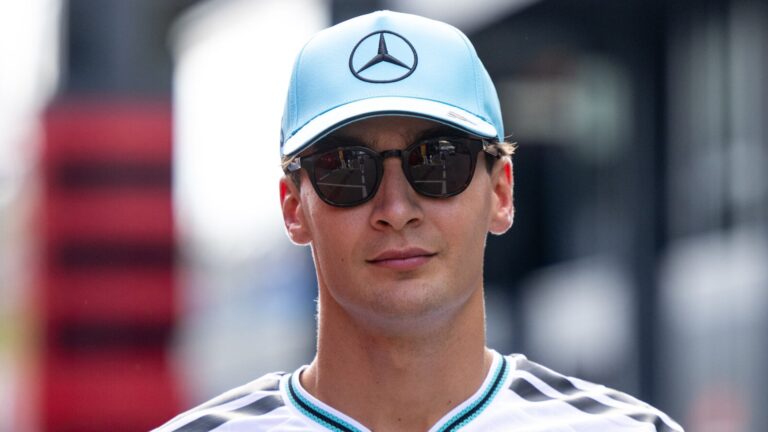 George Russell yakin membela Mercedes di 2027