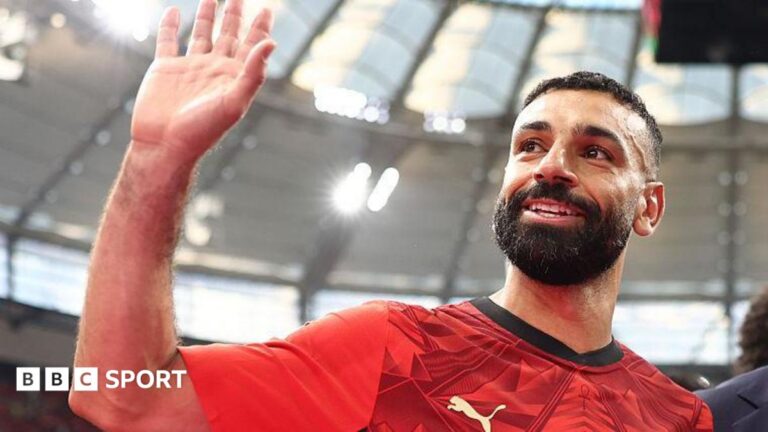 Mohamed Salah merayakan kemenangan Mesir di Piala Dunia 2023