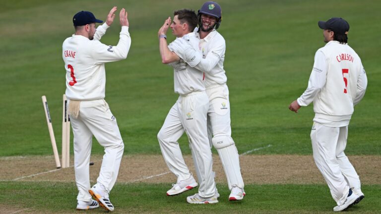 Nottinghamshire kalahkan Essex di County Championship