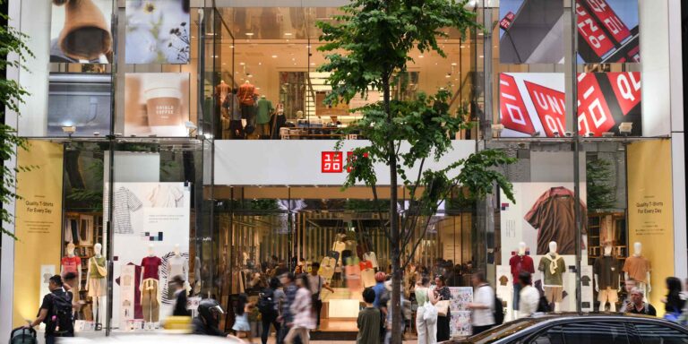 Fast Retailing siap lampaui H&M setelah penjualan kuartal ketiga yang kuat